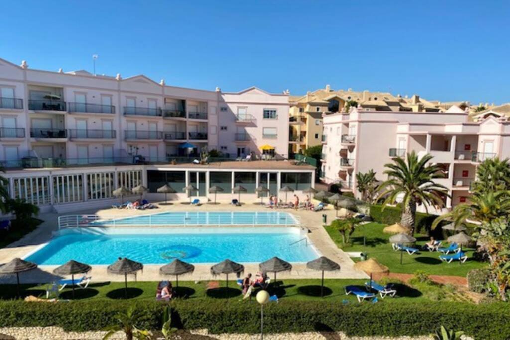 Lovely 2 Bedroom Apartment Including Pool, Stunning Ocean Views & Beach Closeby Luz Buitenkant foto